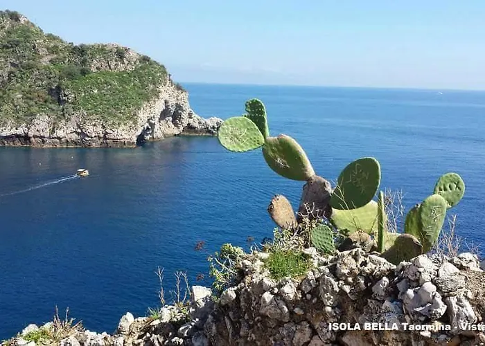 Candida Giardini-Naxos