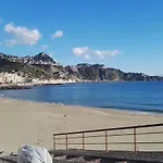Candida Giardini-Naxos