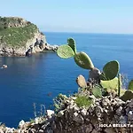 Candida Giardini-Naxos
